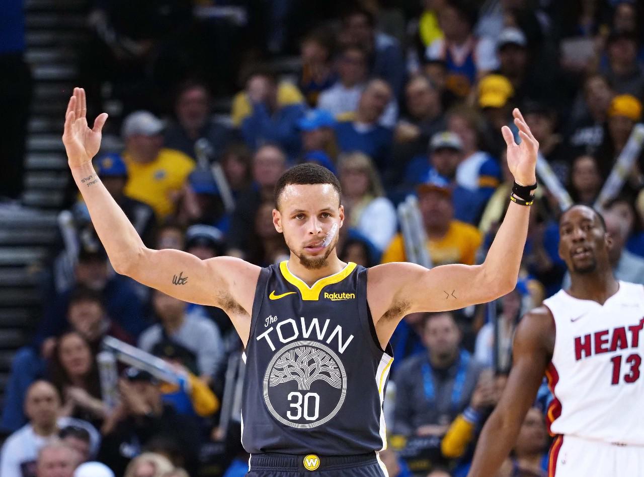 置始终在球 置始终在球